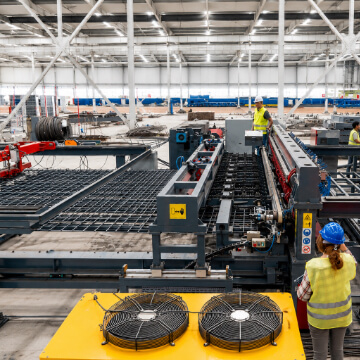 Usine en pleins production de mur anti tremblement de terre